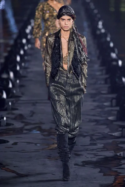 Look 15